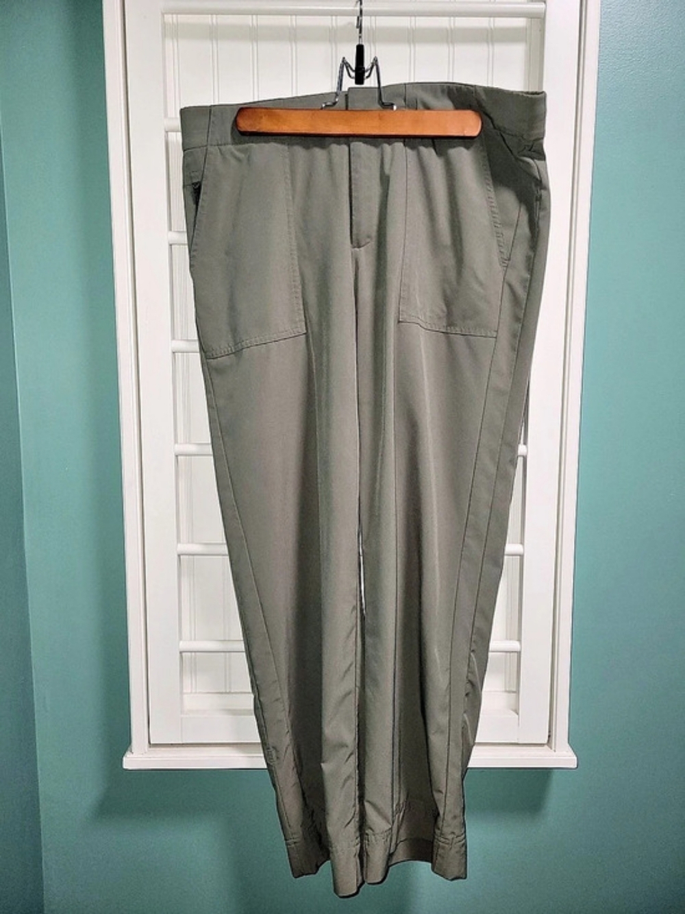 Athleta Green Pants Size Medium EUC
